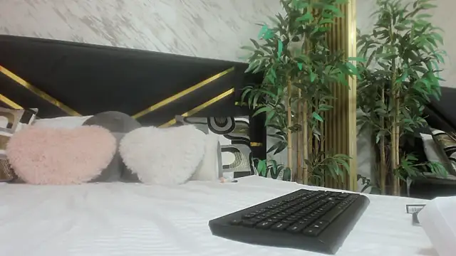 amara seli online show from November 12, 7:46 pm