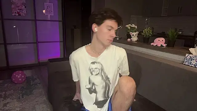 Jeremy1Scott online show from November 23, 3:39 am