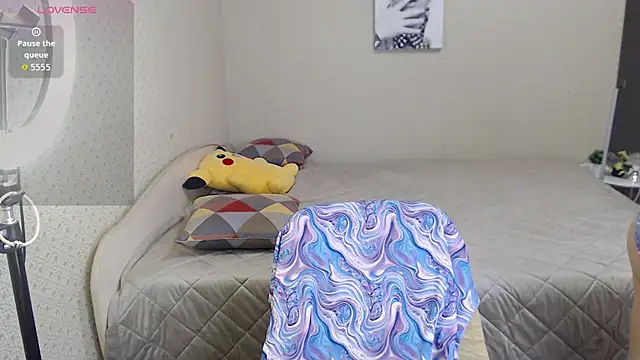 beautiful moon3 online show from April 14, 2:45 pm