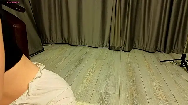 MissPompadure online show from February 11, 8:25 pm