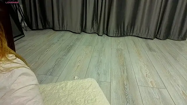 MissPompadure online show from February 14, 9:00 pm