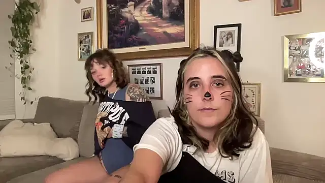 Snapshot of lill_daddysgirl chatting on November 1, 2:02 am lill daddysgirl online show from November 1, 2:02 am