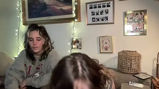 Snapshot of lill_daddysgirl chatting on December 16, 4:23 pm lill daddysgirl online show from December 16, 4:23 pm