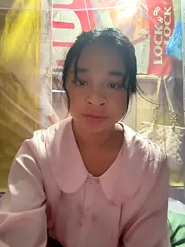 Snapshot of Linh-xxx chatting on October 15, 10:54 pm Linh-xxx online show from October 15, 10:54 pm