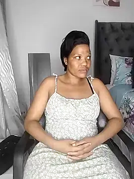 Snapshot of CaramelBoootie chatting on January 17, 6:44 pm CaramelBoootie online show from January 17, 6:44 pm