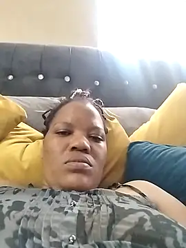 Snapshot of CaramelBoootie chatting on February 9, 3:49 pm CaramelBoootie online show from February 9, 3:49 pm