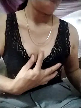 YiyinLy online show from November 1, 11:23 am