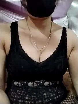 YiyinLy online show from November 2, 12:07 pm