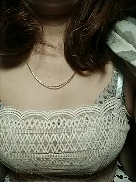 YiyinLy online show from November 23, 7:46 pm