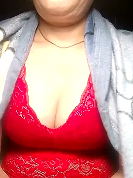 YiyinLy online show from March 11, 9:21 pm