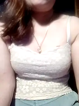 YiyinLy online show from March 30, 9:05 pm