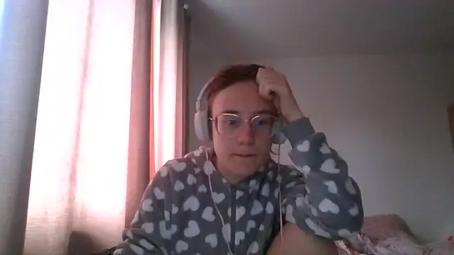 Snapshot of LuckySLove chatting on July 7, 3:05 pm LuckySLove online show from July 7, 3:05 pm