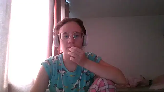 Snapshot of LuckySLove chatting on July 15, 3:50 pm LuckySLove online show from July 15, 3:50 pm