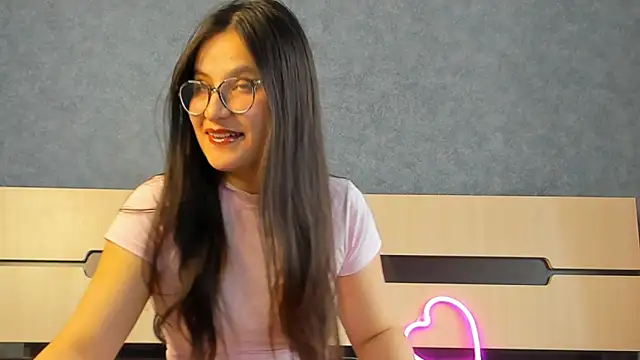 Snapshot of Diana_moonnn chatting on October 19, 11:55 am Diana moonnn online show from October 19, 11:55 am