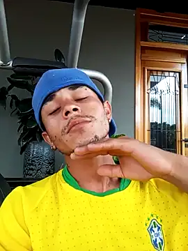 Snapshot of helfo2002 chatting on October 16, 11:00 am helfo2002 online show from October 16, 11:00 am