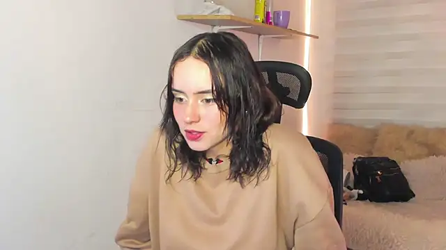 Emily Lindey online show from October 18, 3:31 am