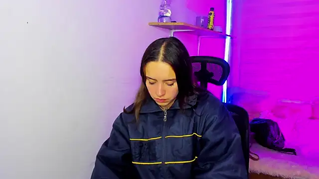 Emily Lindey online show from November 21, 3:27 am