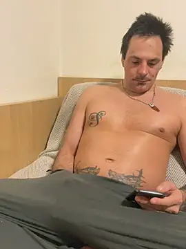 Snapshot of _madbull_ chatting on February 1, 11:58 pm madbull online show from February 1, 11:58 pm