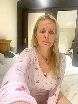 madamlillyrose online show from November 12, 8:26 am