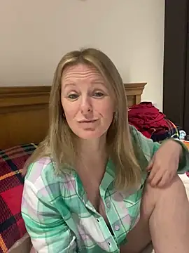 madamlillyrose online show from January 6, 9:24 am