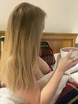 madamlillyrose online show from January 9, 8:17 am