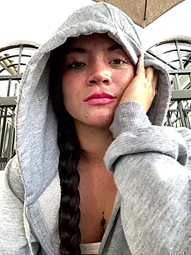 PamelaJonsom  online show from January 14, 12:55 pm