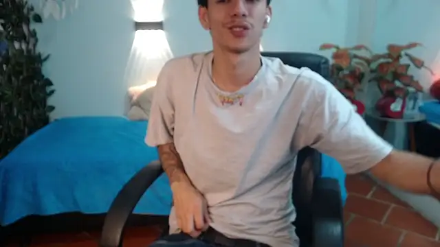 AmethystShadow17 online show from April 8, 8:53 pm