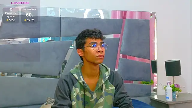 Desire4Duo online show from November 15, 1:40 pm