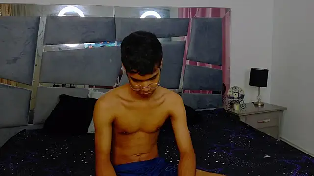 Desire4Duo online show from November 28, 1:25 pm