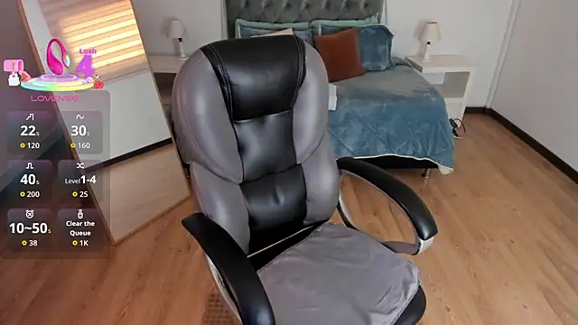 Cat  Moon   online show from April 20, 7:59 pm