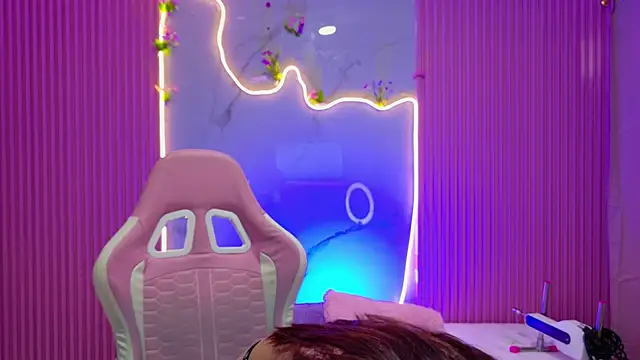 dafne17  online show from April 10, 8:02 pm