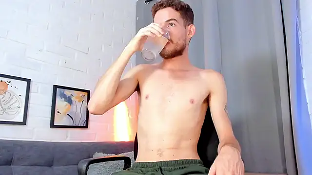 MATEO HUNTER online show from October 19, 5:24 pm