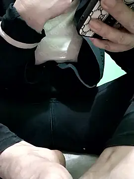 Snapshot of Amanda-_ena- chatting on January 19, 5:11 am Amanda- ena- online show from January 19, 5:11 am