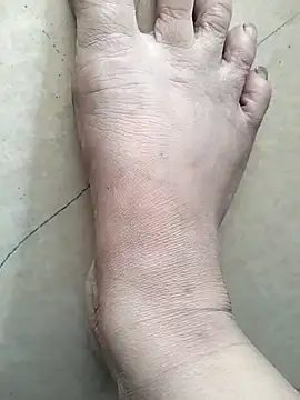 Snapshot of Amanda-_ena- chatting on February 15, 6:43 am Amanda- ena- online show from February 15, 6:43 am