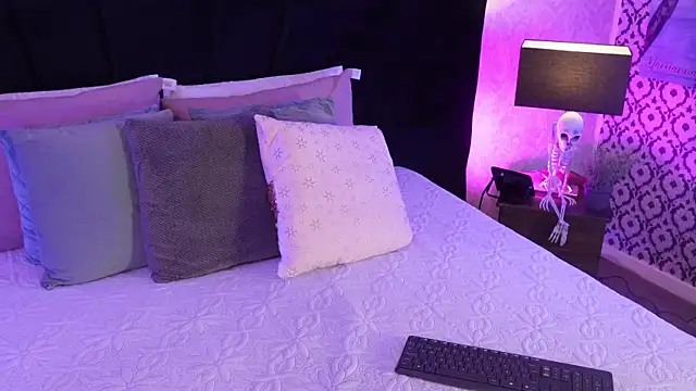 mariianna lopez  online show from March 30, 6:31 pm