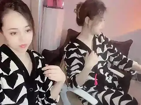 Snapshot of Sylvia520 chatting on October 17, 4:20 pm Sylvia520 online show from October 17, 4:20 pm