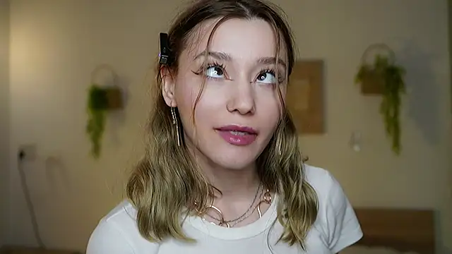 StarryMary online show from December 4, 9:01 pm