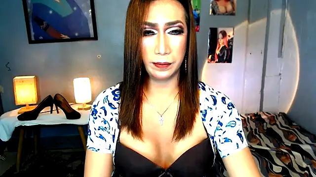 littleredbunny27 online show from March 17, 9:01 am