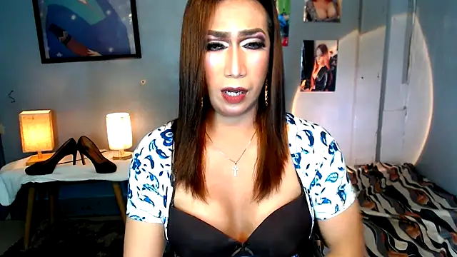 Snapshot of littleredbunny27 chatting on June 12, 12:15 pm littleredbunny27 online show from June 12, 12:15 pm