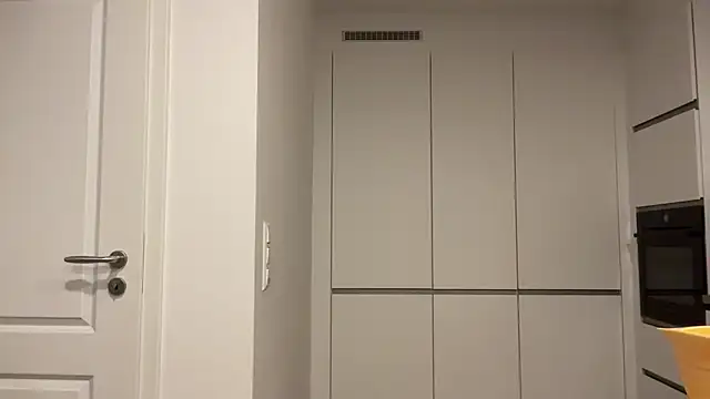 julialauren online show from November 17, 8:14 pm