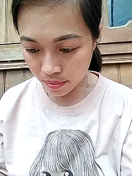 Snapshot of Hani-i chatting on April 25, 6:49 am Hani-i online show from April 25, 6:49 am