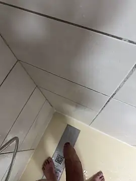 jesuislabb01 online show from April 14, 4:29 am