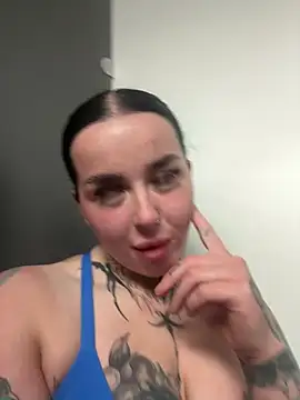 Snapshot of lucycoxxoxo chatting on May 15, 11:23 pm lucycoxxoxo online show from May 15, 11:23 pm