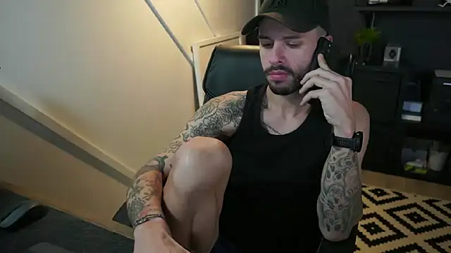 monsieurguitsxxx online show from November 17, 10:32 am