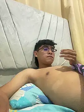 Muchachito18 online show from November 15, 5:27 am