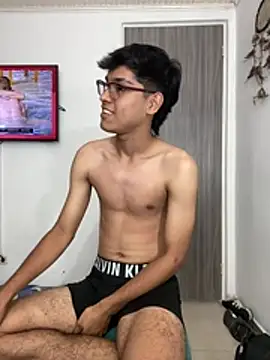 Muchachito18 online show from January 9, 4:04 am