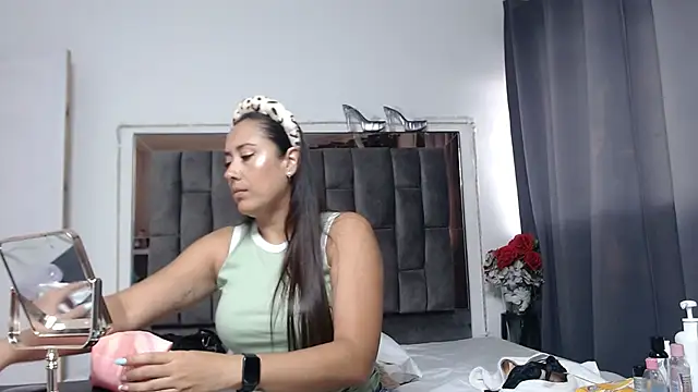 Snapshot of Salmma_Milf chatting on April 17, 11:57 am Salmma Milf online show from April 17, 11:57 am