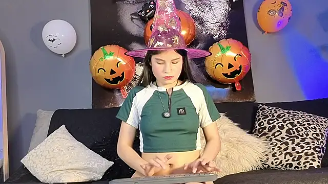 Snapshot of celestesecrett chatting on October 24, 6:59 pm celestesecrett online show from October 24, 6:59 pm