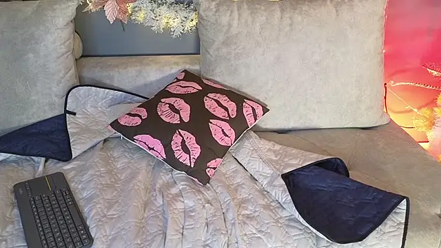 Snapshot of celestesecrett chatting on December 14, 7:58 am celestesecrett online show from December 14, 7:58 am