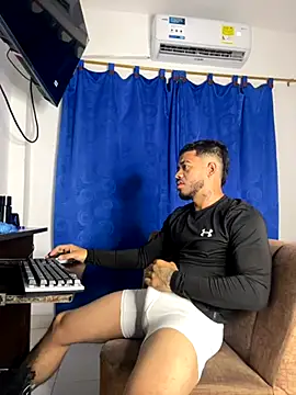 Kylian Alessandro online show from November 13, 6:34 am